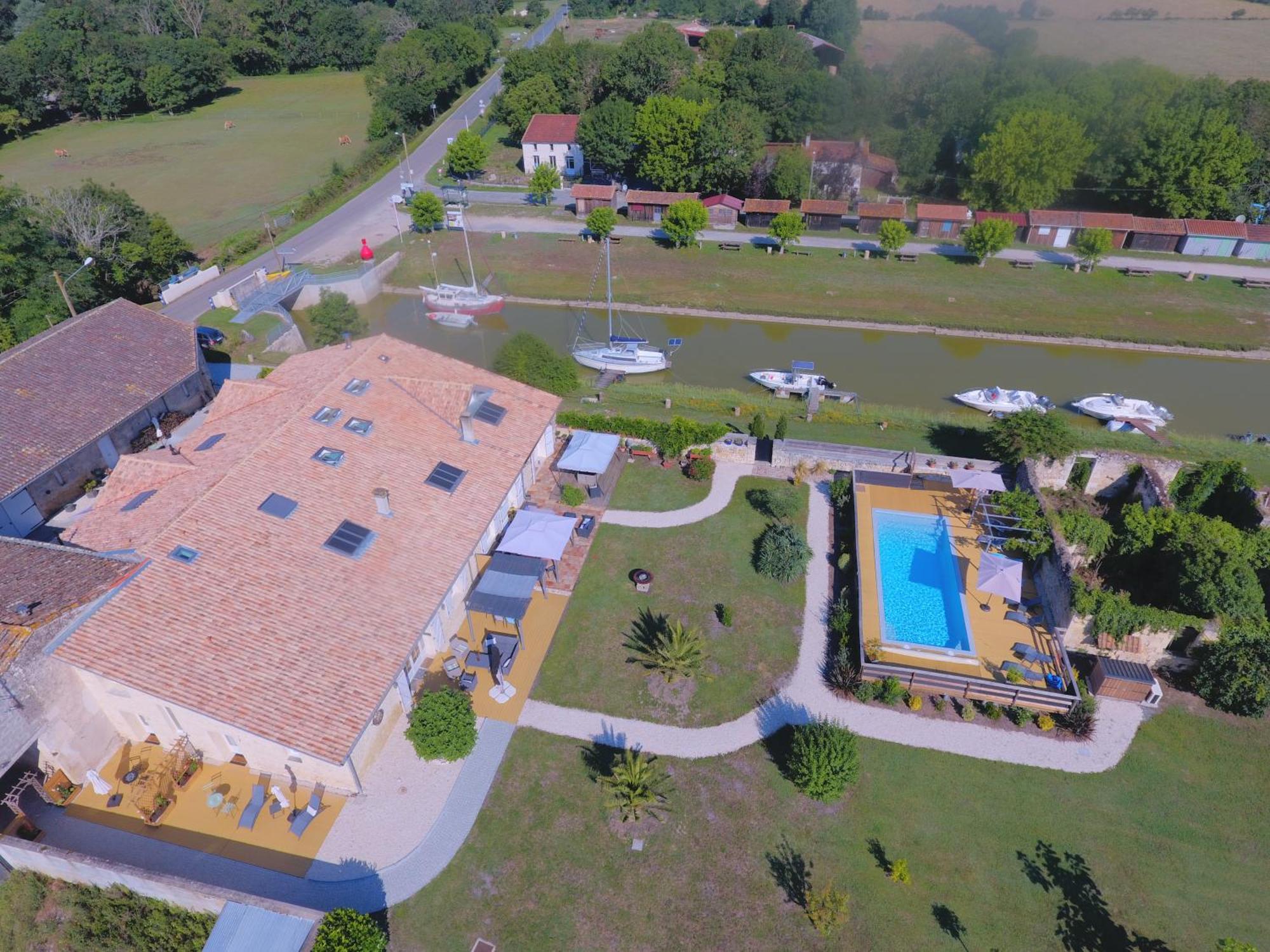 Villa Domaine des Prés de Joussac - Protocole sanitaire strict à Jau-Dignac-et-Loirac Extérieur photo