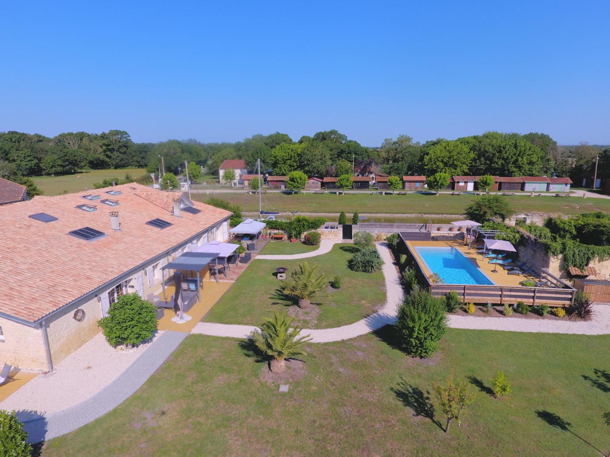 Villa Domaine des Prés de Joussac - Protocole sanitaire strict à Jau-Dignac-et-Loirac Extérieur photo